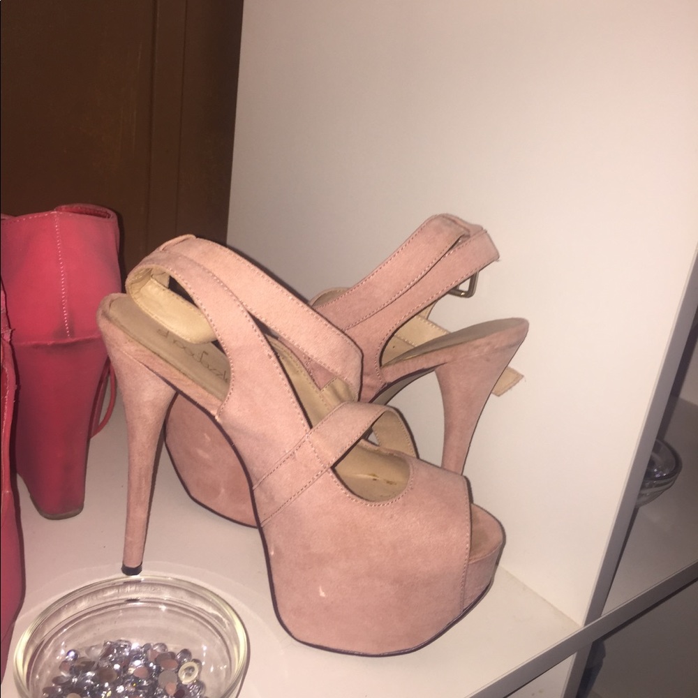 Light pink heels size 7