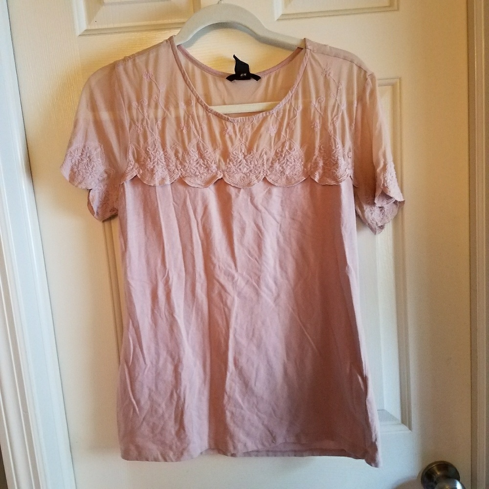 Pink tee shirt.