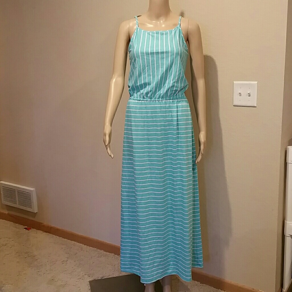 🌟NWT🌟 Striped aqua maxi dress