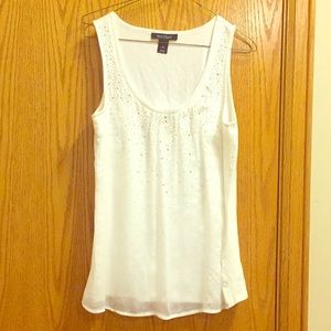 White White House black market top medium stretch