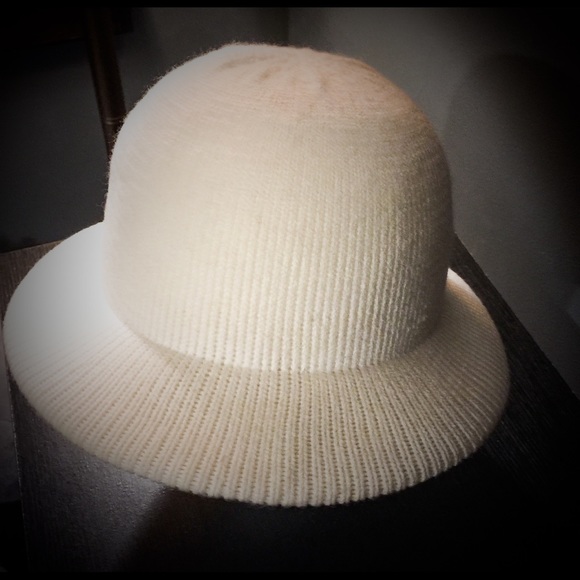 Accessories - Cream Acrylic Knit Firm Body Hat OS