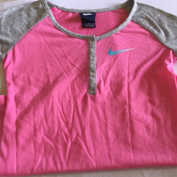 Nike Shirts - Picture 3 of 4