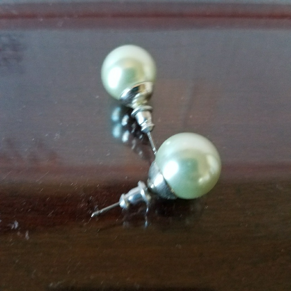 Faux pearl earings