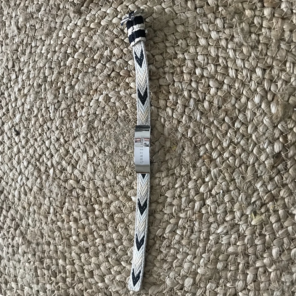 KEEP bracelet with Gratitude bar in silver!