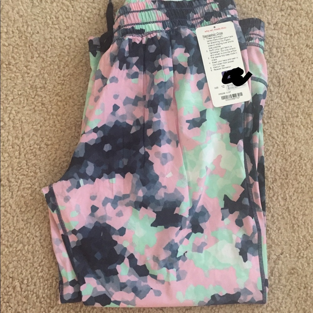 NWT Lululemon Namaskar Crop