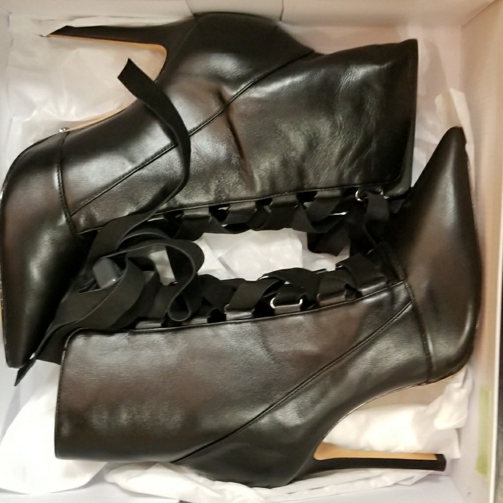 PRICE⤵️ Schutz Luamar pointy toe lace up booties. - Picture 2 of 8