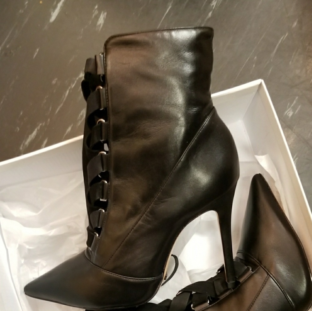 PRICE⤵️ Schutz Luamar pointy toe lace up booties. - Picture 5 of 8