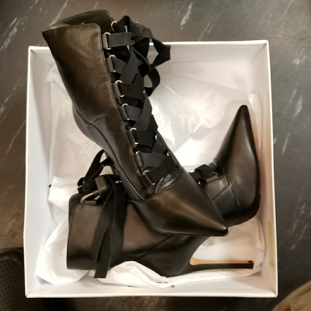 PRICE⤵️ Schutz Luamar pointy toe lace up booties. - Picture 6 of 8