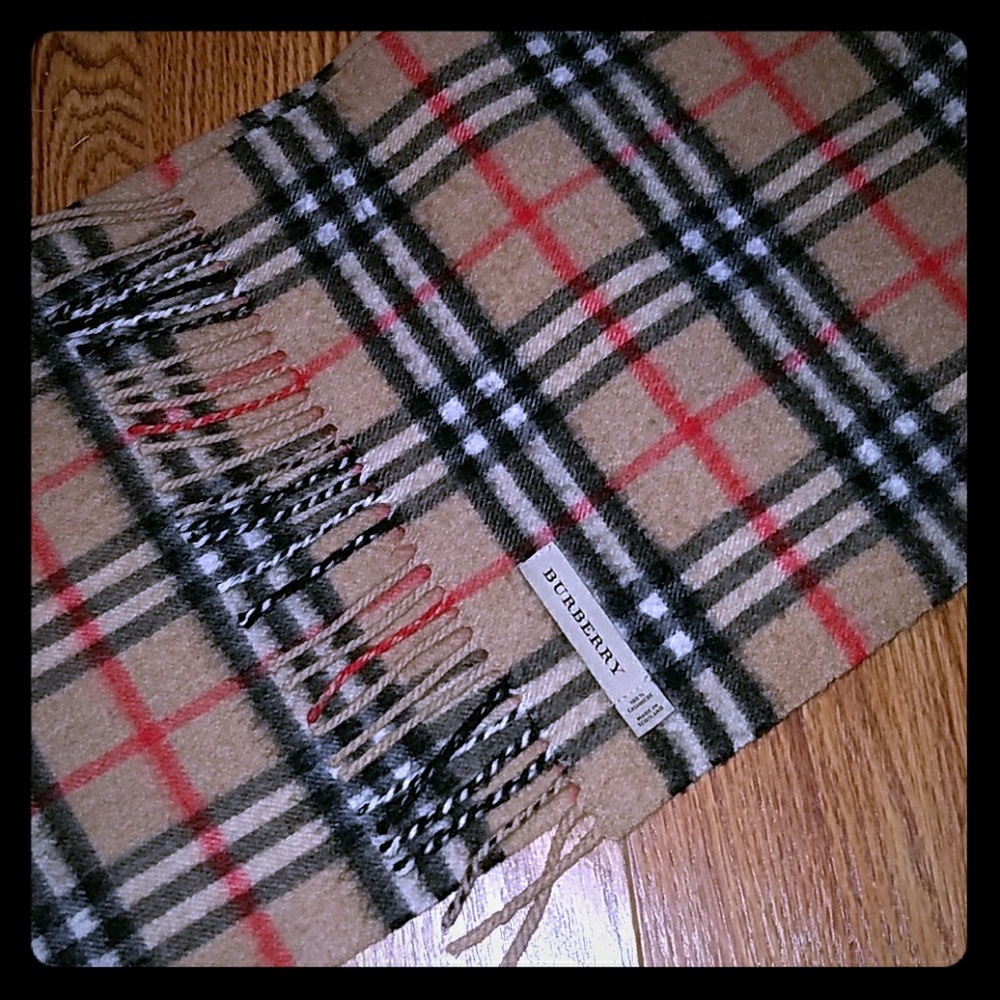 Classic Burberry 100% cashmere  - Made in Scotland