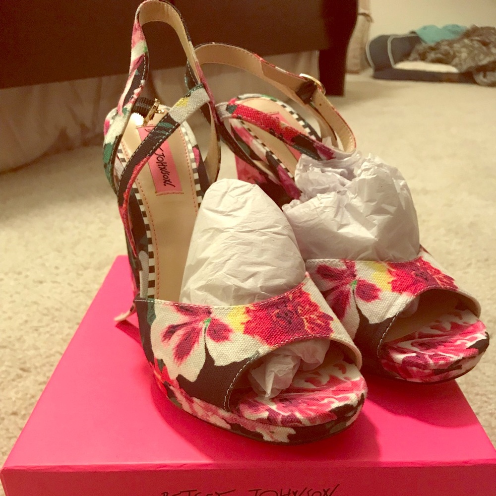 Betsy Johnson pumps