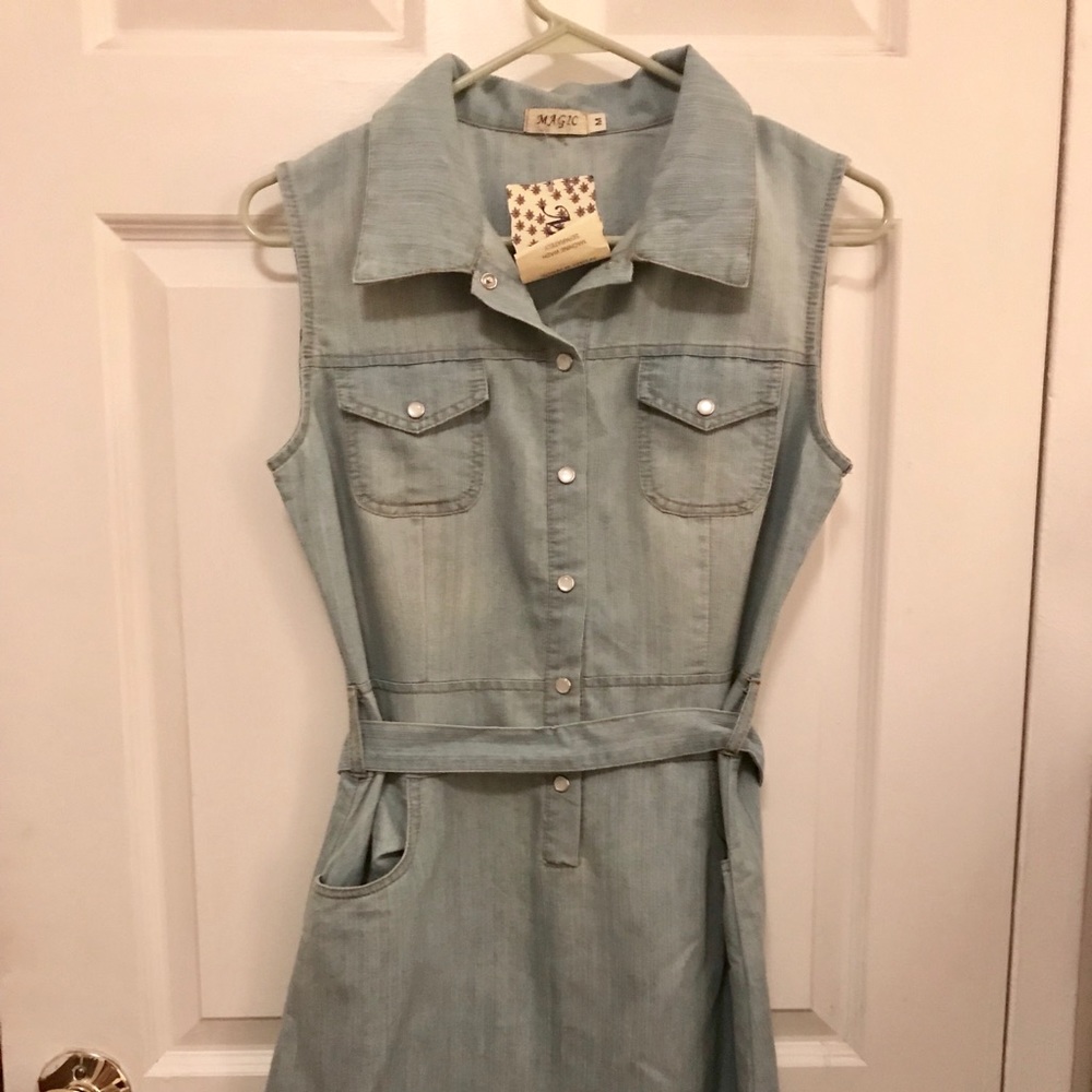 Light Denim Dress New with TAGs! Size Medium