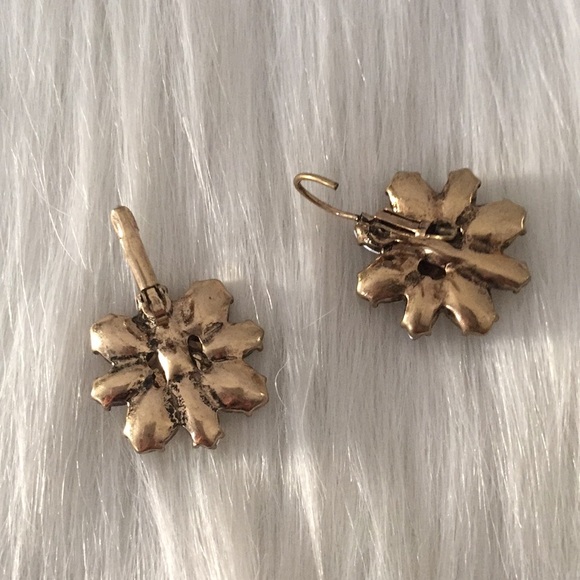 Annabelle crystal earrings - Picture 5 of 7