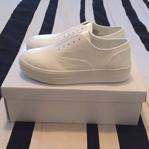 Steve Madden Passive White