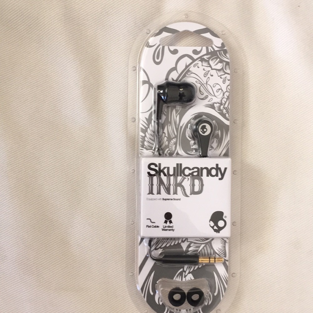 Skullcandy earbuds