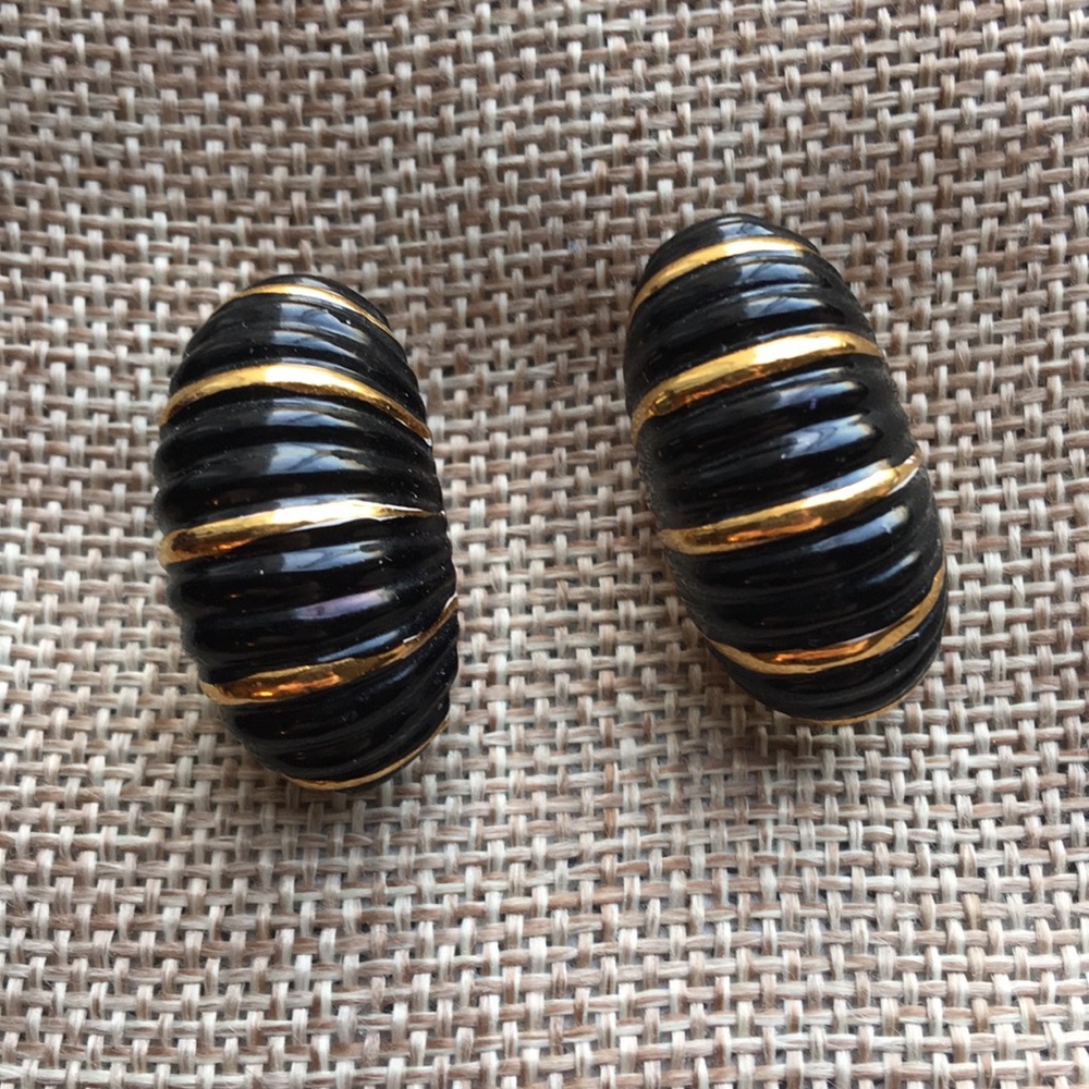 Vintage Robert Domed Enamel Clip On Earrings Black