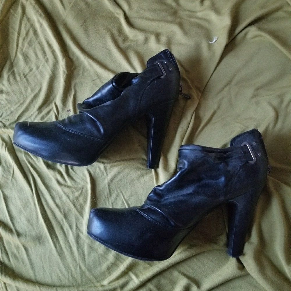 Guess booties