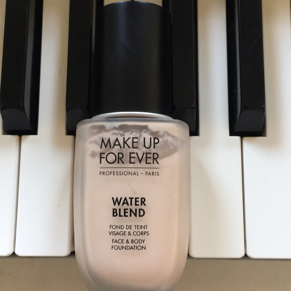 Make up forever foundation R250(used)