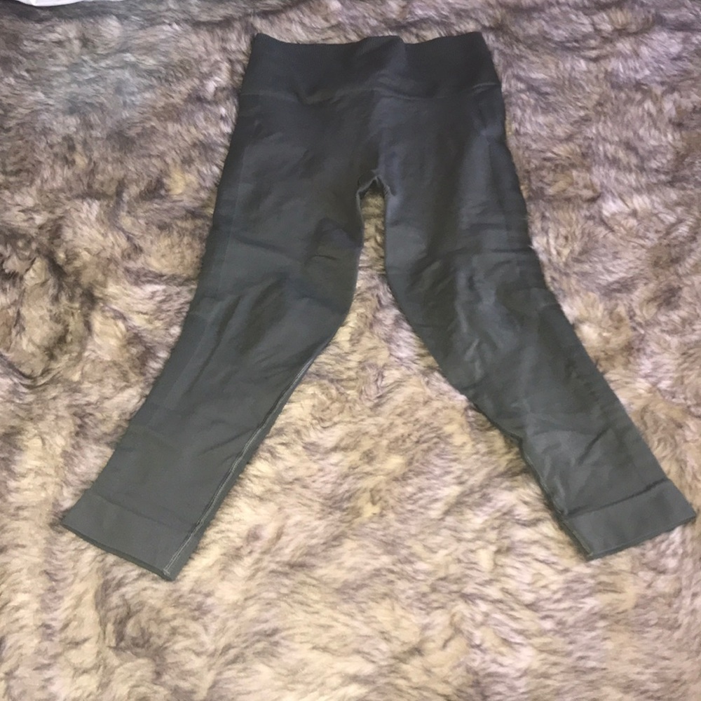 Lululemon olive green Capri leggings