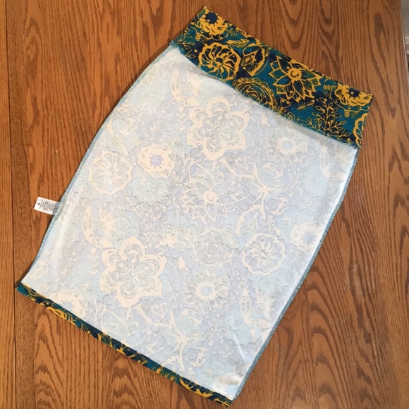 LulaRoe NWT Cassie Pencil Skirt M - Picture 4 of 8