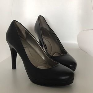 Classic Black Pumps!