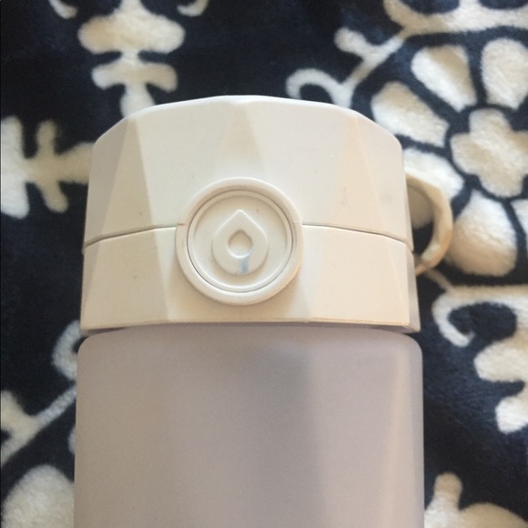 Hydrate Spark Water Intake tracking water bottle - Picture 3 of 4