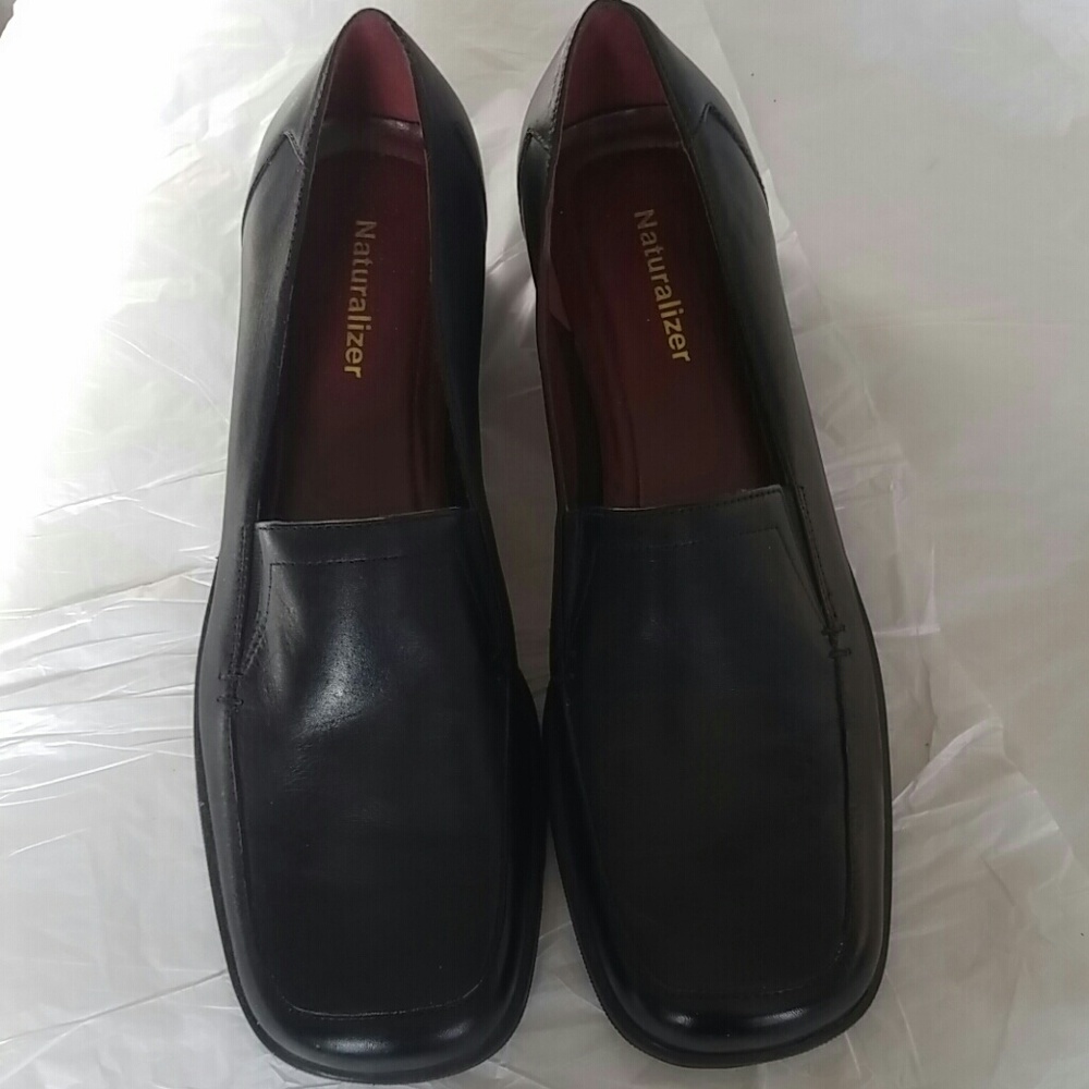 Shoes - Picture 2 of 6