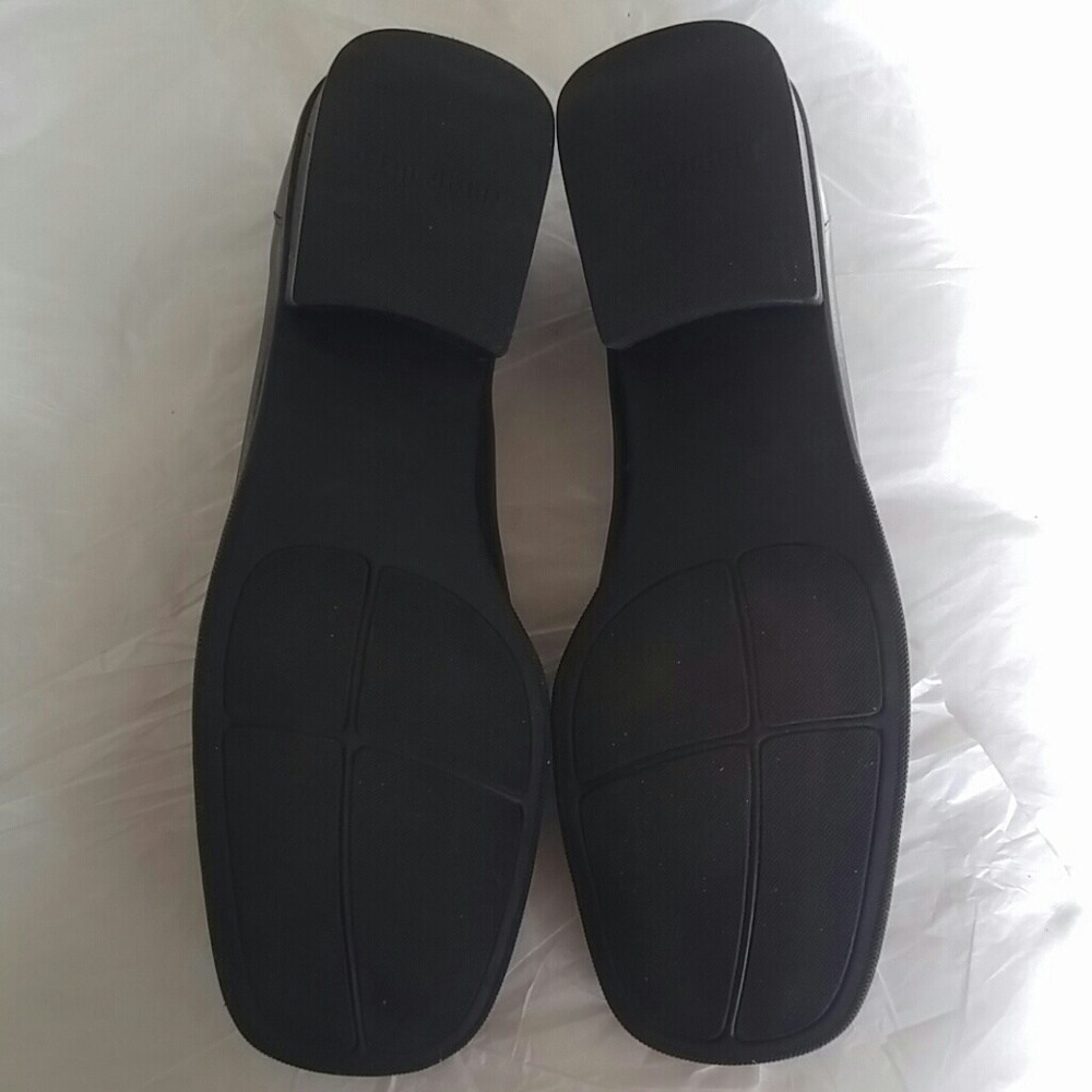 Shoes - Picture 3 of 6