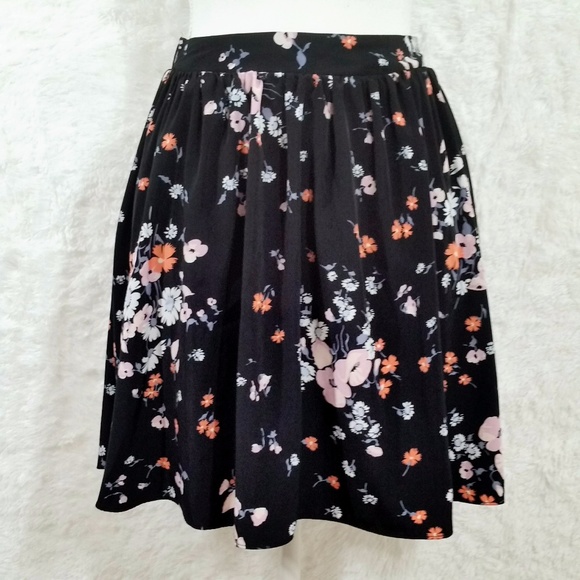 LC Lauren Conrad Dresses & Skirts - Lauren Conrad Flowy Lined Floral Skirt #55