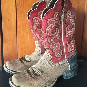 Ladies ariat boots