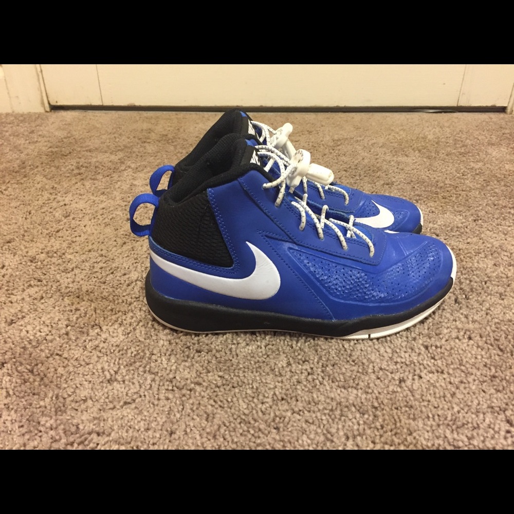 Boys Size 4.5 Nike Basketball Shoes