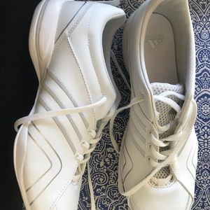 Women’s size 8 adidas cheer flyer shoes