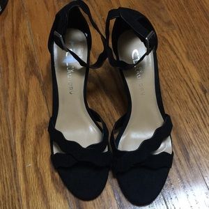 NWOT CHINESE LAUNDRY KITTEN HEELS