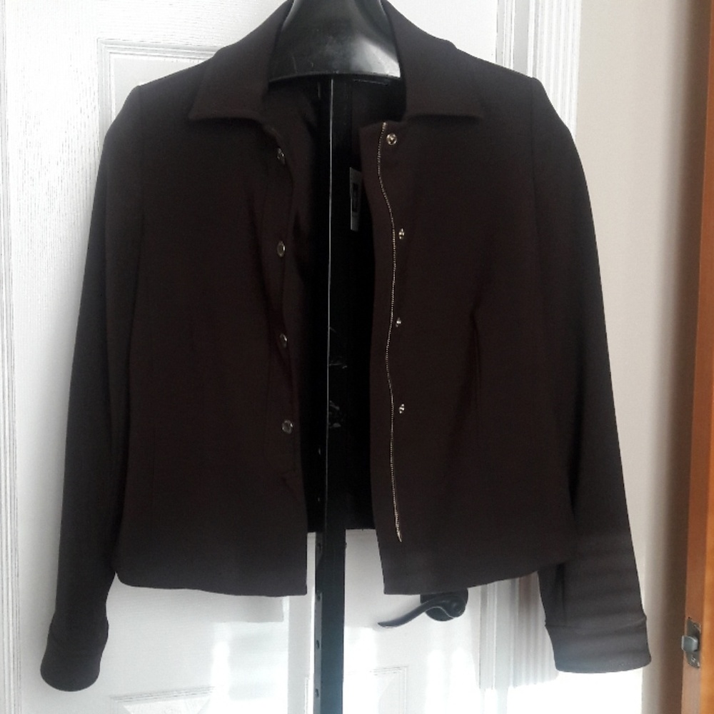 Woman Snap buttons and full zip jacket