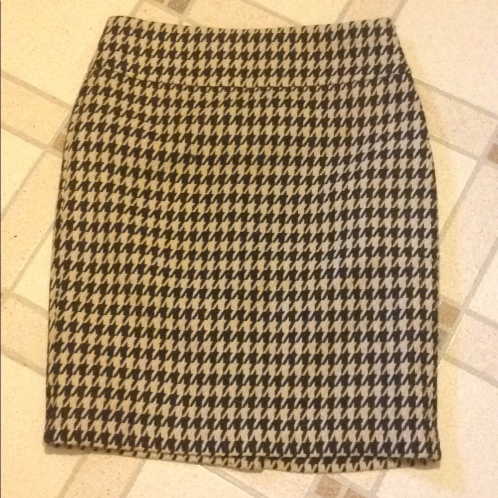 Houndstooth pencil skirt from the limited