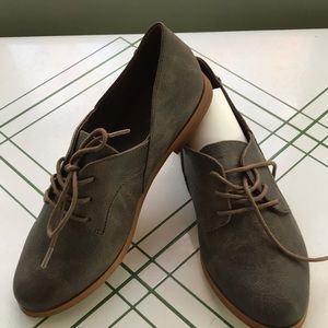 Oxford lace up shoes