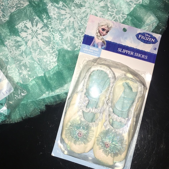 FROZEN 4 piece bundle. 3T/4T - Picture 4 of 7