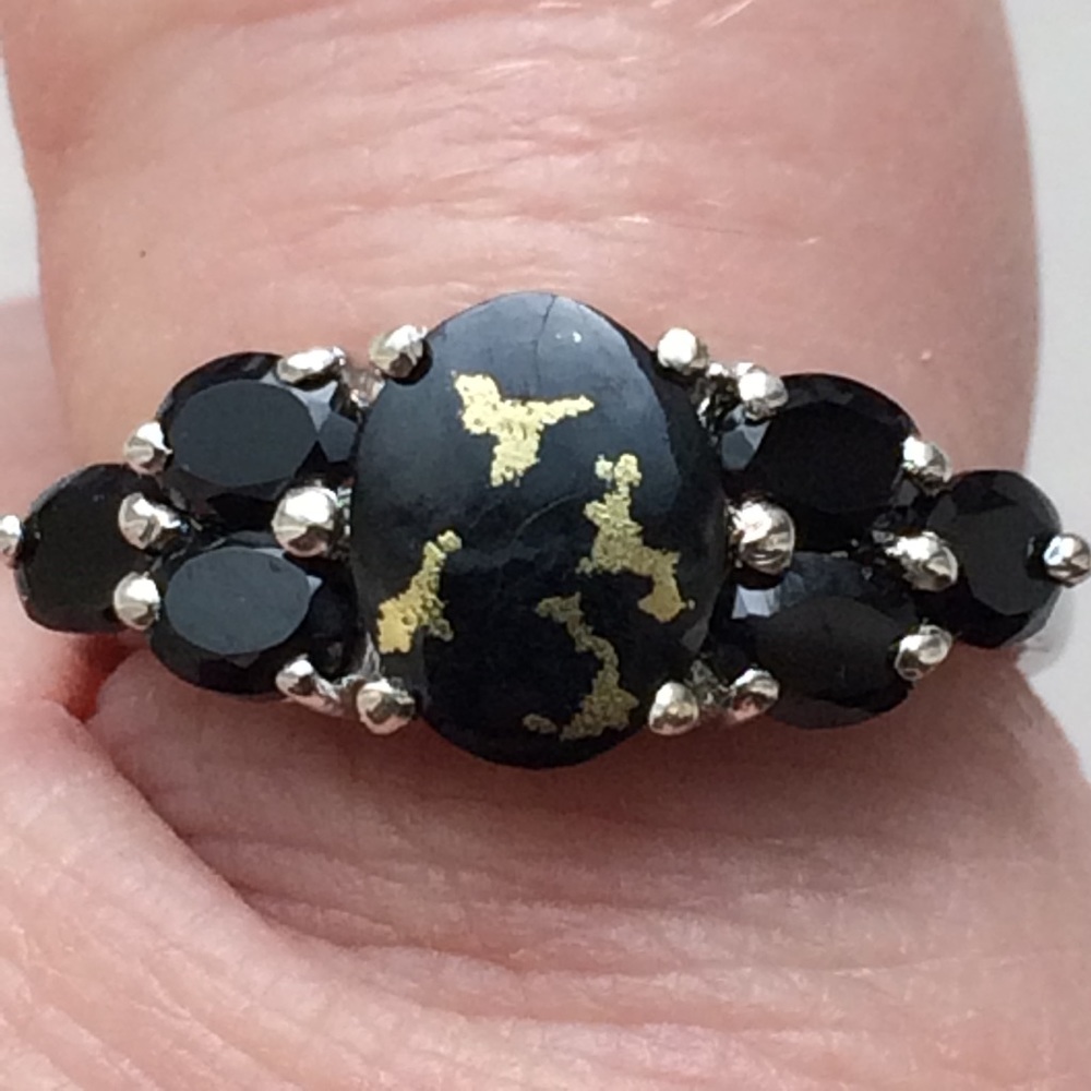 🍒Nwt! 🔥Genuine Thai Spinel + Goldstone ring +🎁
