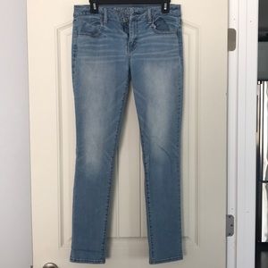 Light wash, American Eagle capri jeggings.