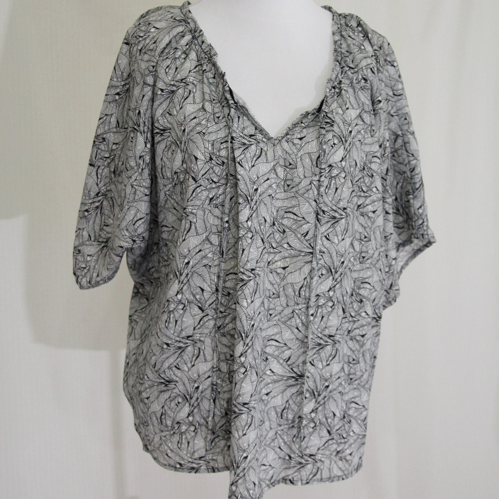 Black & White Batwing sleeve top