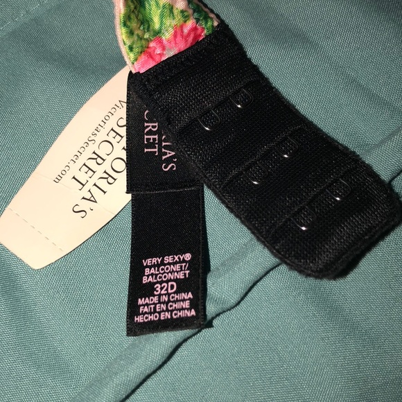 Victoria’s Secret Bra 32D - Picture 6 of 6