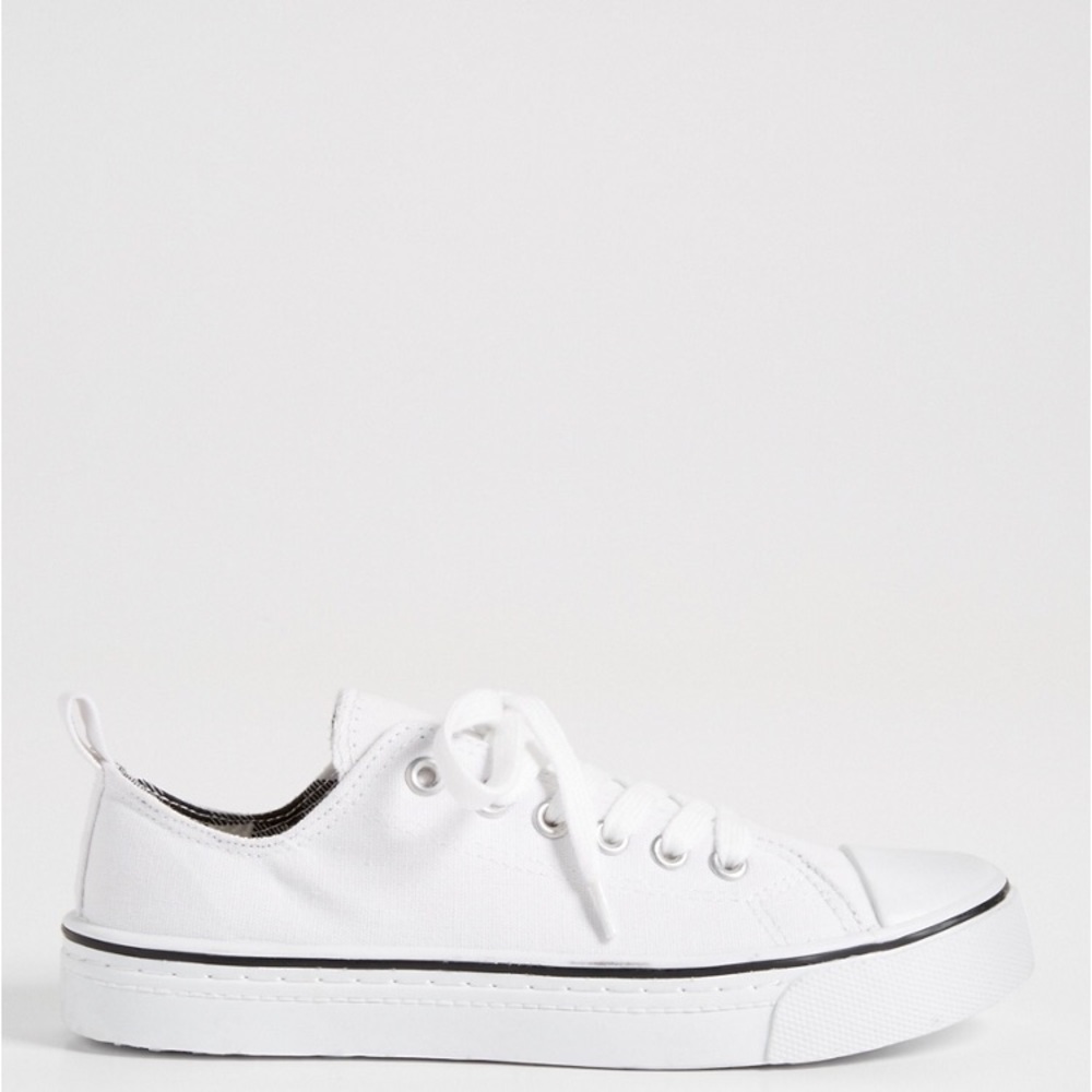 Brand New NWT White Sneakers 🌸