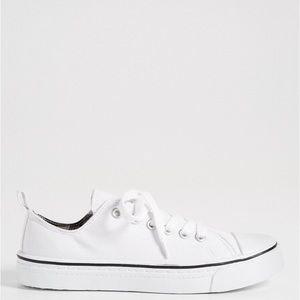 Brand New NWT White Sneakers 🌸