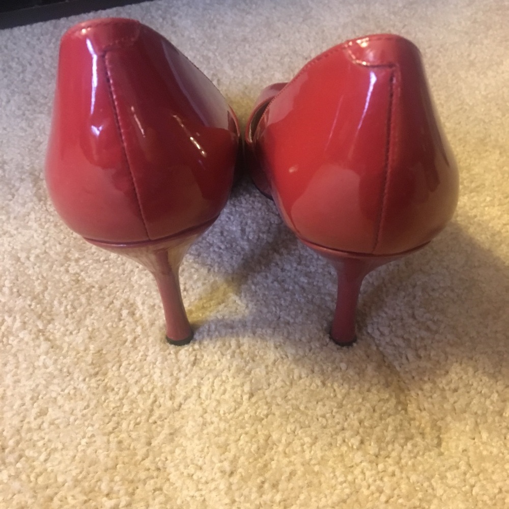 Red pumps - Picture 2 of 2