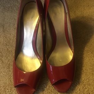 Red pumps