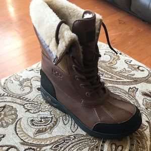 Boys size 4 Ugg Winter Boots