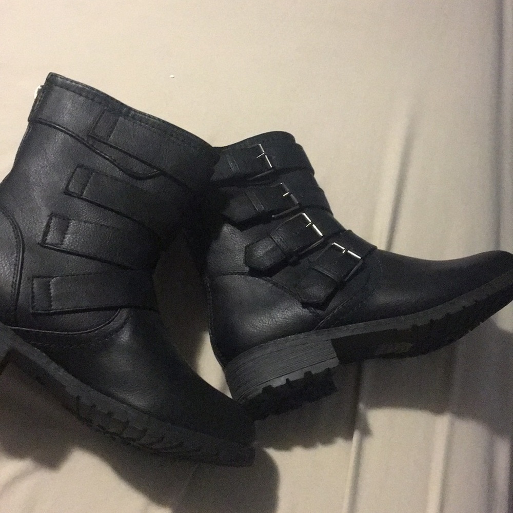 Charlotte Russe size 6 boots