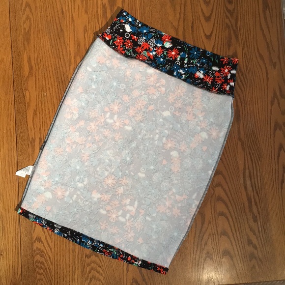 NWT LulaRoe Cassie M Pencil Skirt - Picture 3 of 7