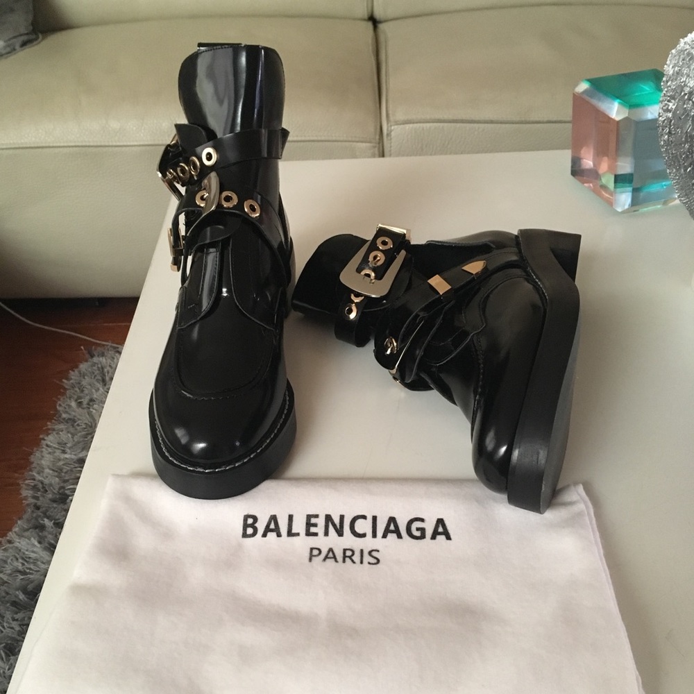 Balenciaga ceinture ankle boots