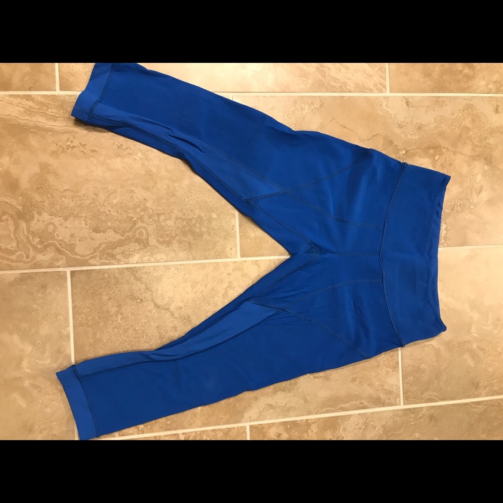 Lululemon royal blue 3/4 cropped tights pants sz 6
