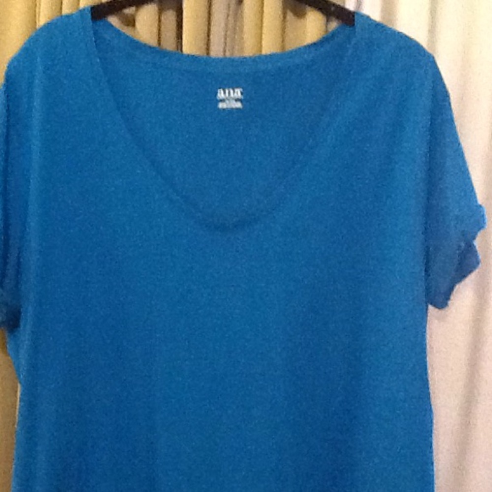 A.N.A. Turquoise v-neck top six. XL